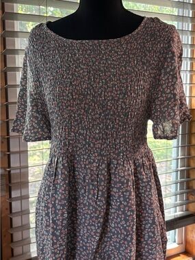 URBAN Romantics Smocked Tunic Top in Dusty Greyish Blue with Pink Floral